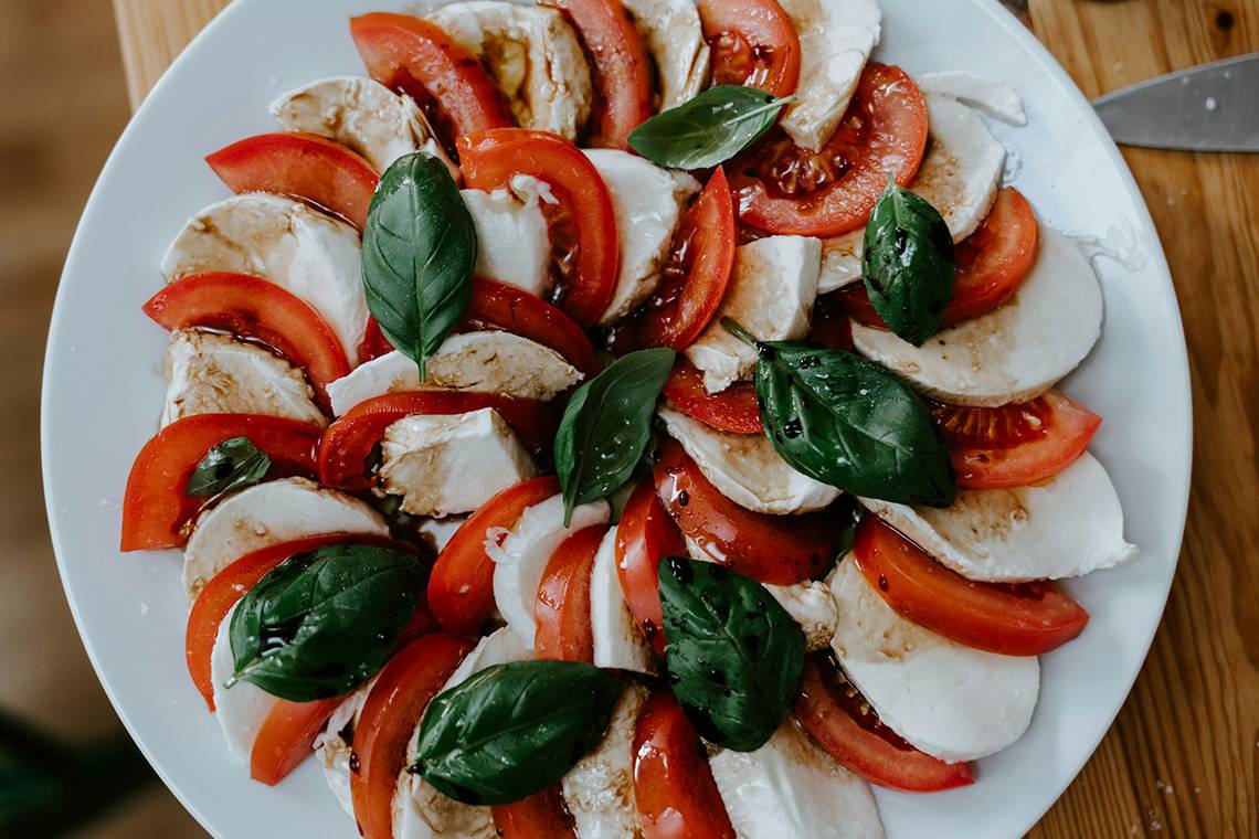 mozzarella salad with balsamic